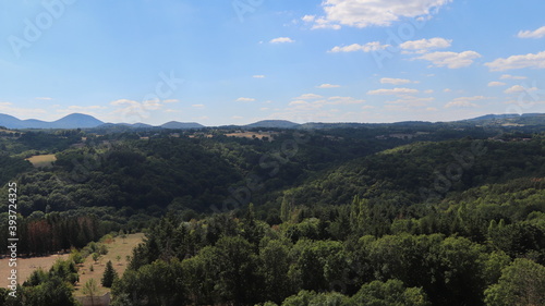 Fototapeta Naklejka Na Ścianę i Meble -  Auvergne-Rhône-Alpes - Puy-de-Dôme -  Panorama sur la plaine de la Limagne et les Monts Dômes