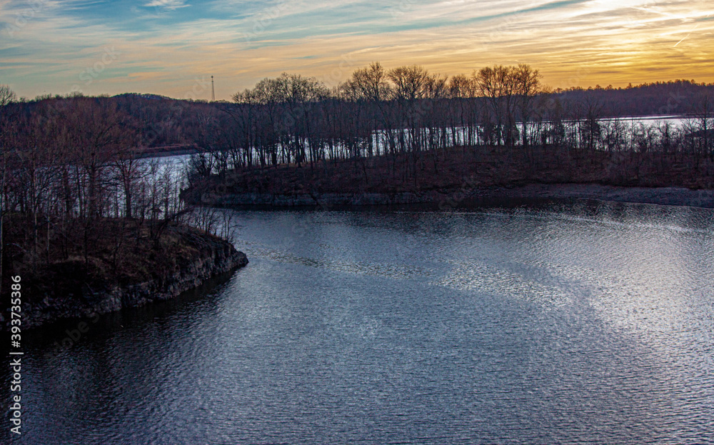 Fototapeta premium Lake with a beautiful gold sky 