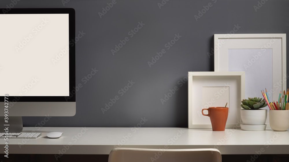 Obraz premium Computer table with supplies, decorations and copy space in home office