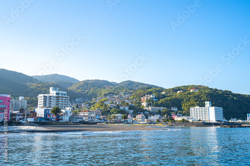Fototapeta Naklejka Na Ścianę i Meble -  伊豆・伊東の街並み・伊東オレンジビーチ