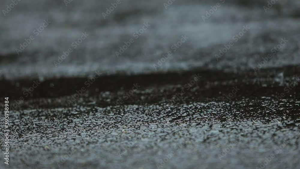 雨粒 スロー 道路に降る雨 水滴 雨粒 スロー 道路に降る雨 水滴