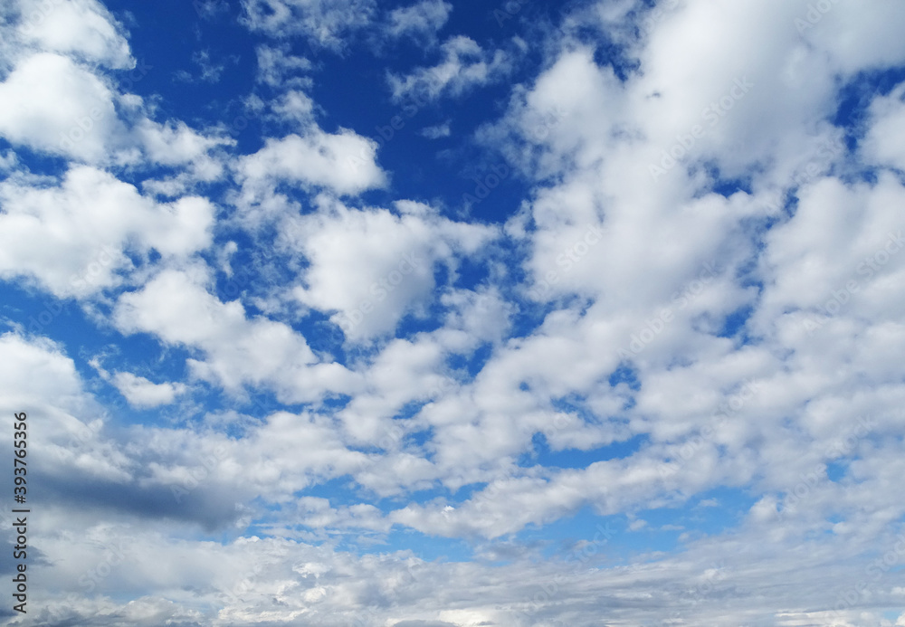 Obraz premium Blue sky background and white clouds