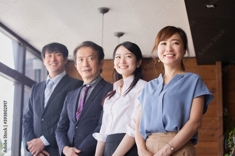 オフィスにいるビジネスパーソン
