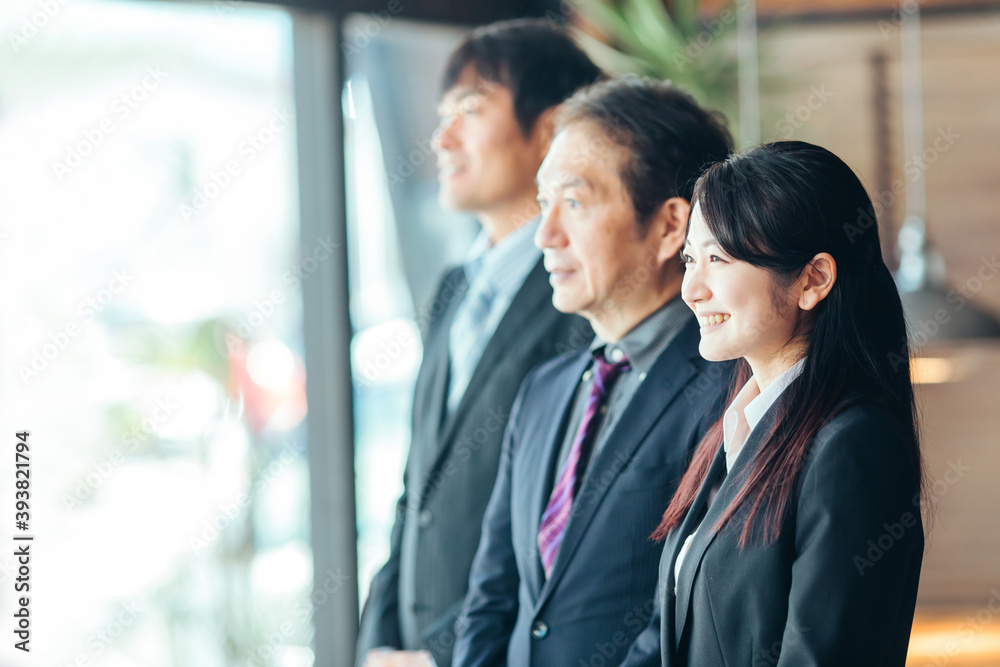 オフィスにいるビジネスパーソン
