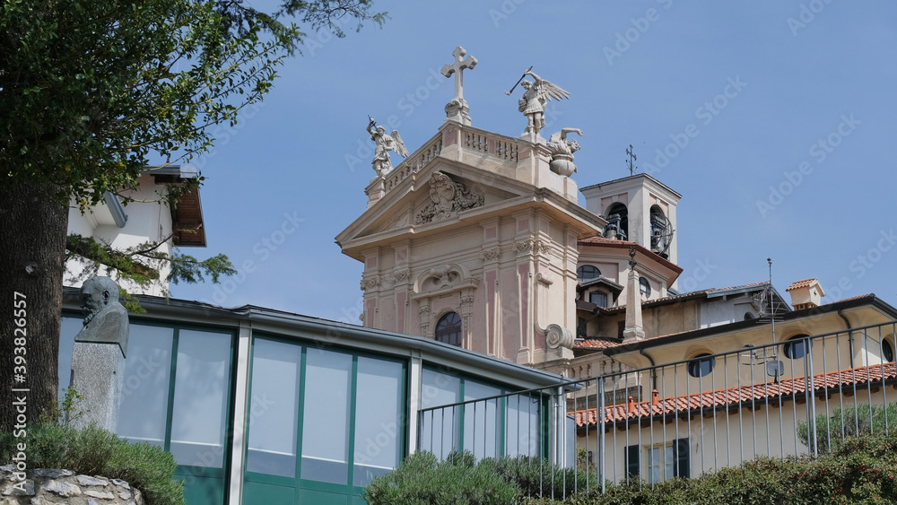 Il centro storico di Brunate in provincia di Como, Lombardia, Italia.