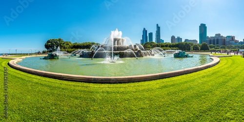 Buckingham Fountain view in Chicago.