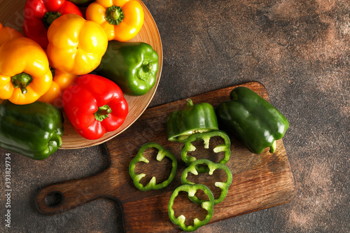 Fotografia Composition with fresh bell peppers on table