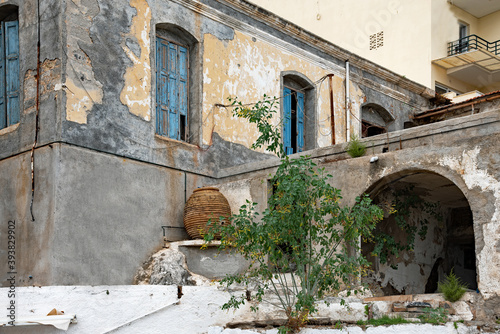 Fototapeta Naklejka Na Ścianę i Meble -  Old building in the center Agios Nikolaos town