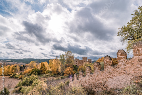 Vista del Castillo de Corduente desde la muralla exterior. Castillo construido en el siglo XV para apoyar a la corona de Aragón.
