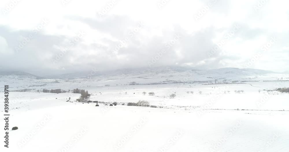Campo agrario con capa de nieve Campo agrario con capa de nieve