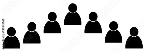 Sieben schwarze im Halbkreis angeordnete Personenfiguren vor weißem Hintergrund