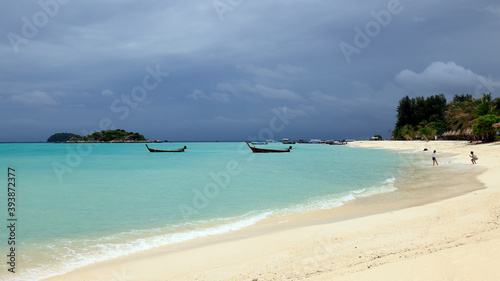 Fototapeta Naklejka Na Ścianę i Meble -  Tropical white sand beach on the island of Ko Lipe in Southern Thailand