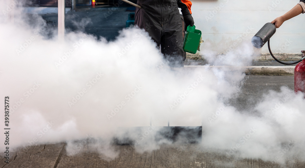 Fototapeta premium Man teaches or training how to use carbon dioxide (CO2) fire extinguishers to extinguish fires from fuel.