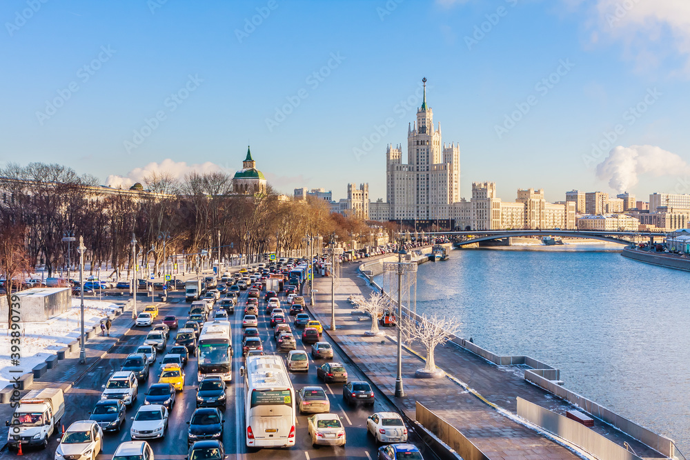 Obraz premium Moskvoretskaya embankment and high-rise building on Kotelnicheskaya embankment, Moscow, Russia