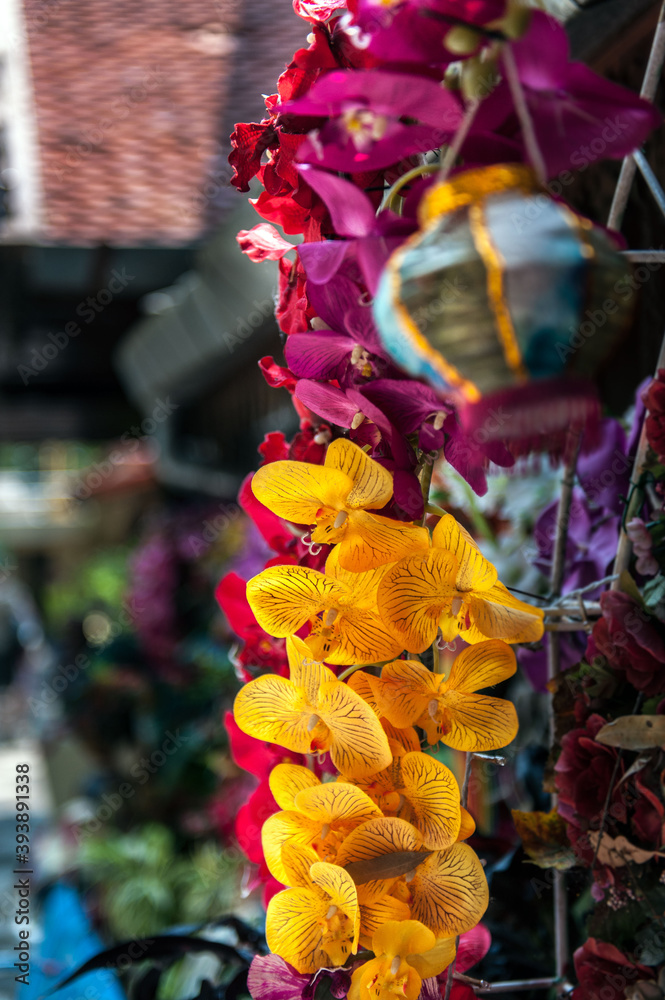 Fototapeta premium Thailand, Buddhismus, Tempel, Blumenkranz