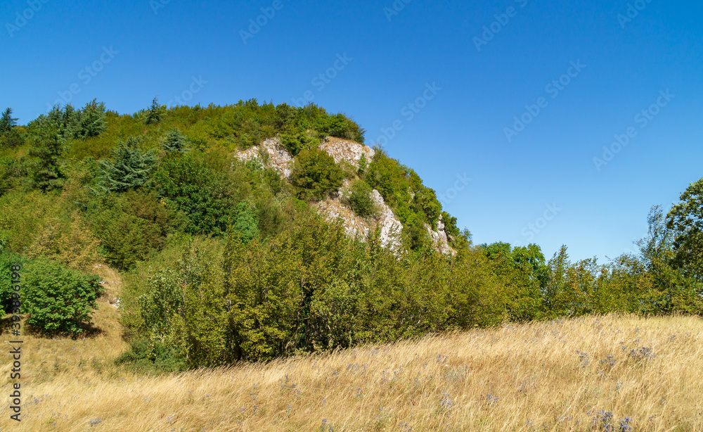 Lungo il sentiero 109AG da Poggio San Romualdo a Castelletta nelle Marche Lungo il sentiero 109AG da Poggio San Romualdo a Castelletta nelle Marche
