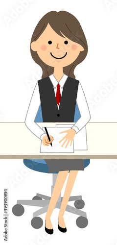 記入する制服姿の女性