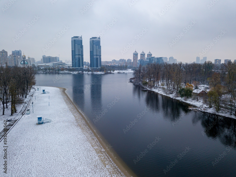 Obraz premium Aerial drone view. Snow-covered city beach in the Kiev. A thin layer of the first snow on the sand.