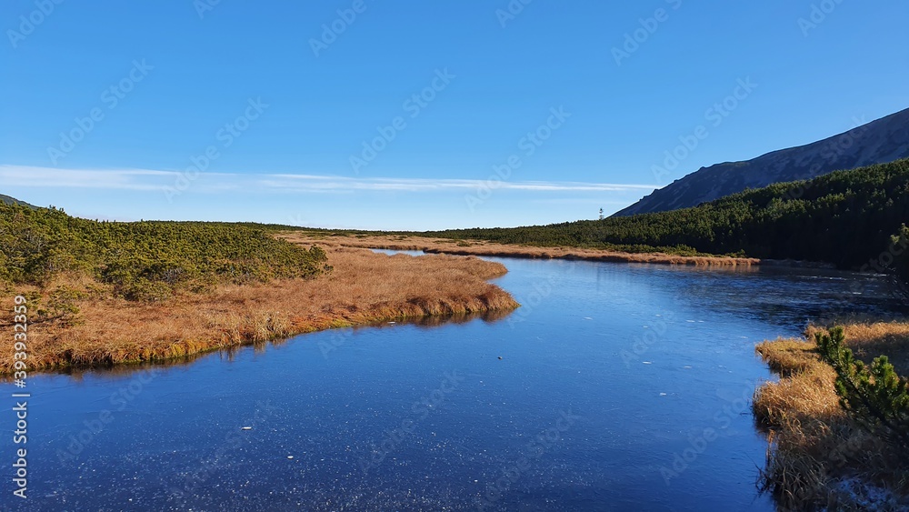 Obraz premium lake and mountains