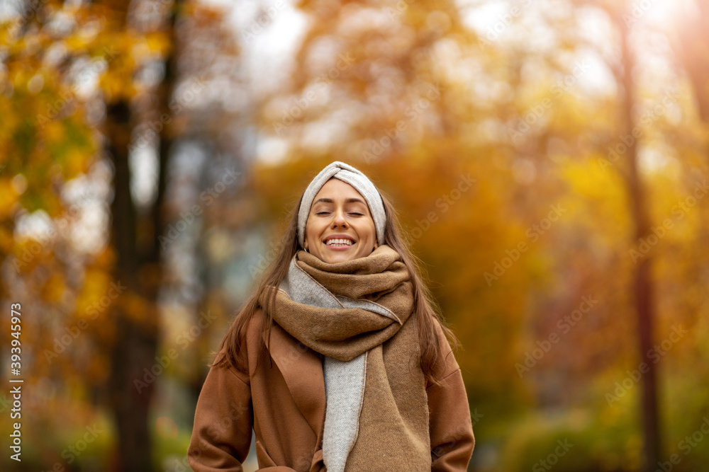 Portrait of smiling young woman in a park in autumn
Portrait of smiling young woman in a park in autumn