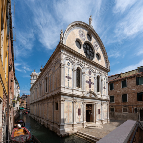 Renaissance-Kirche Santa Maria dei Miracoli in Venedig, Hauptfassde, seitliche Fassade entlang des Kanals
