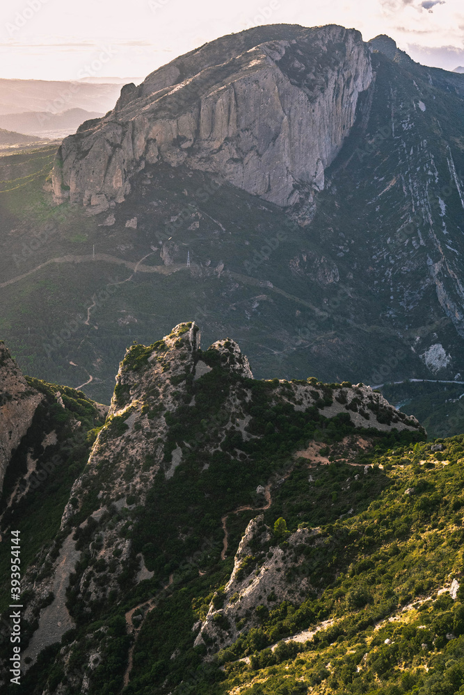 Obraz premium Vertical photo of sunset mountains
