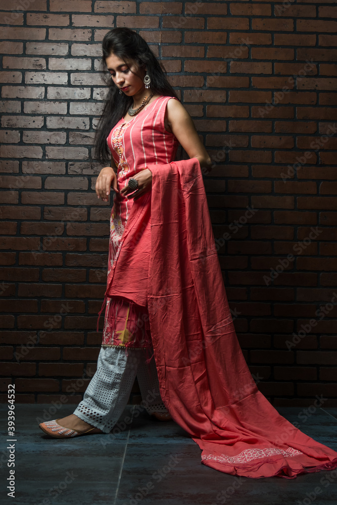 Discover 151+ poses for girls in dress latest - seven.edu.vn-tmf.edu.vn
