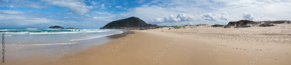 Panorâmica da Praia tropical do sul do Brasil,  ilha de Florianópolis, Praia do Santinho,  Florianopolis,  Santa Catarina