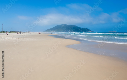 areia branca e  céu azul em viagem a uma Praia tropical, Praia do Santinho,  Florianopolis,  Santa Catarina, Brasil, Florianópolis, © Fotos GE