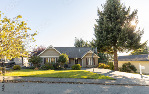Single family home in suburban neighbourhood