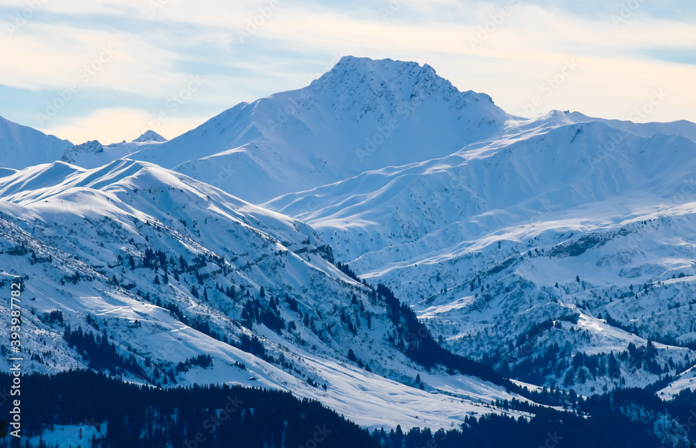 les saisies en hiver station de ski, haute montagne et neige en hiver dans les alpes françaises