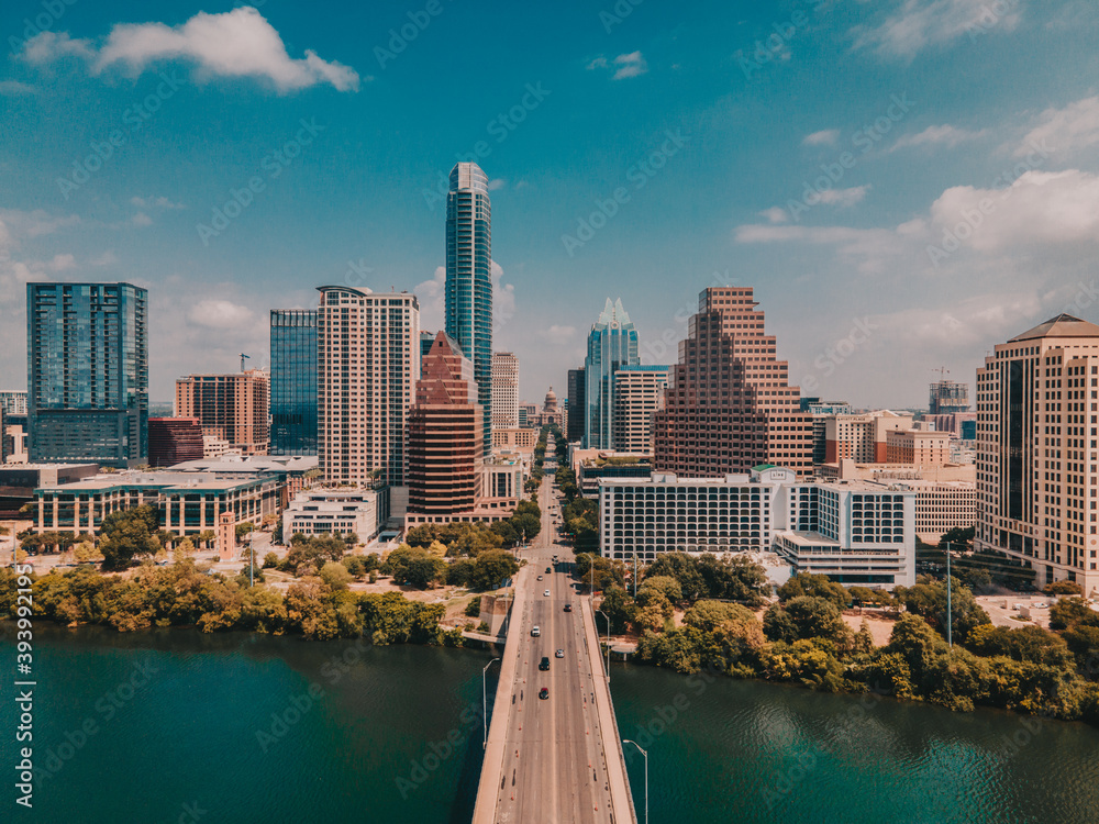 Fototapeta premium Texas Capitol in Austin over Congress Bridge