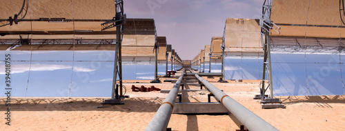 Cuadro en lienzo Solar Power Will be Produced in Desert - Shams 1