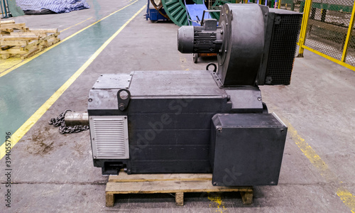 Gear box of rotating motor of machine, Take out part of machine to permanent and maintain to good performance, Repair and clean the dirty trace of oil stain