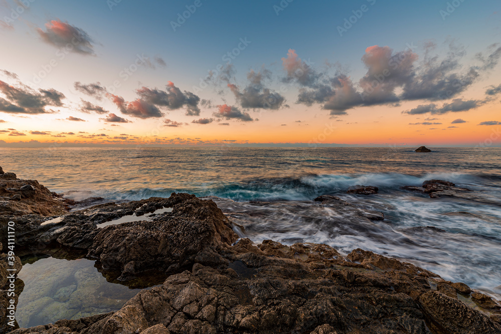 Le scogliere della Riserva Naturale di Capo Gallo al crepuscolo, città di Palermo IT Le scogliere della Riserva Naturale di Capo Gallo al crepuscolo, città di Palermo IT