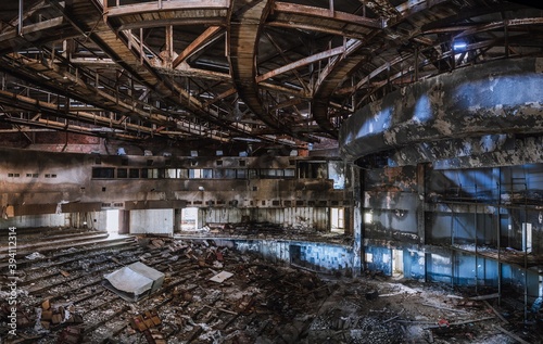 Foto The ruins of concert hall Myr in Truskavets, Ukraine.