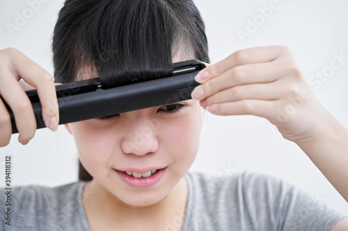 前髪を作る日本人女子中学生 photo