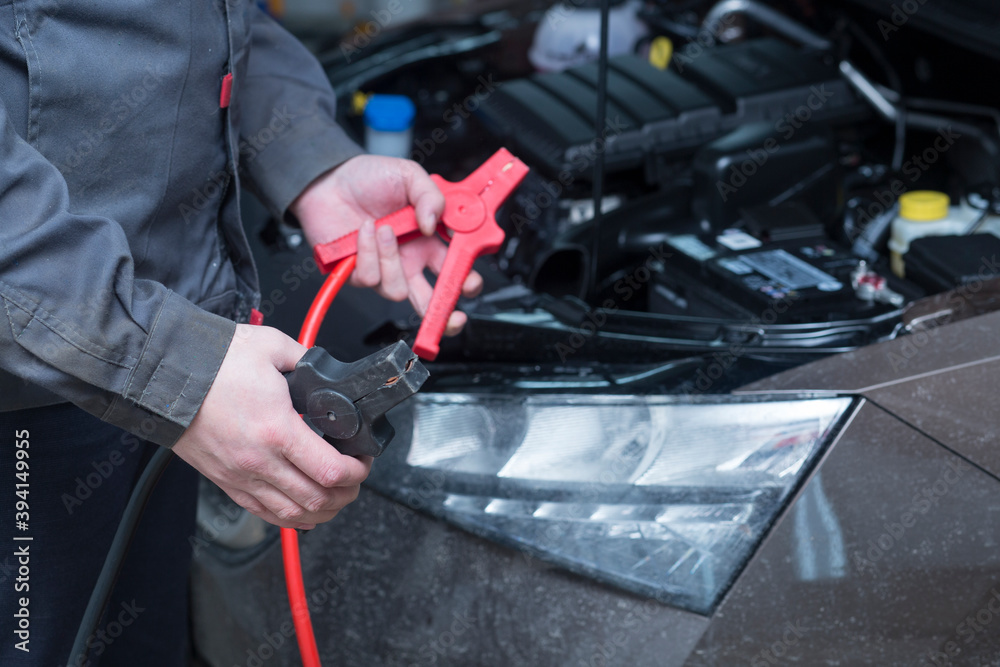 Recharge the car battery from another battery. Recharge the car battery from another battery.