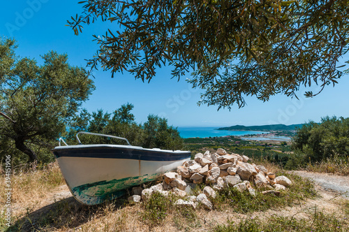 Grecja - Zakynthos - porzucona łódź © photo-home