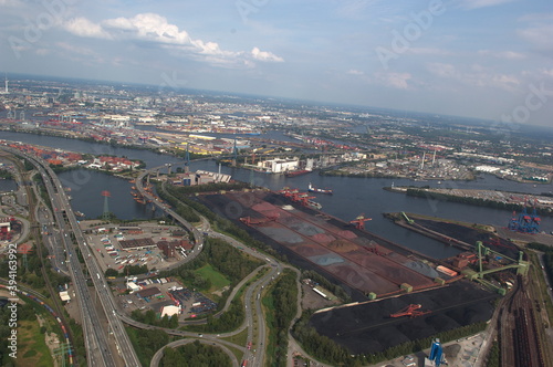 Hamburg Luftbild Hafenanlage Industrie Industrieanlage Autobahn Brücke Schiff Elbe