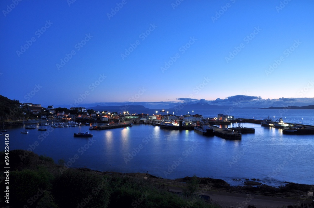 Hafen von Mallaig zur blauen Stunde