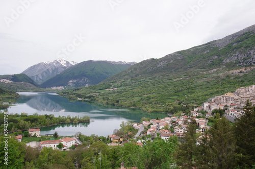 Abruzzo: The characteristic village of Barrea and on the homonymous lake © Enrico Spetrino