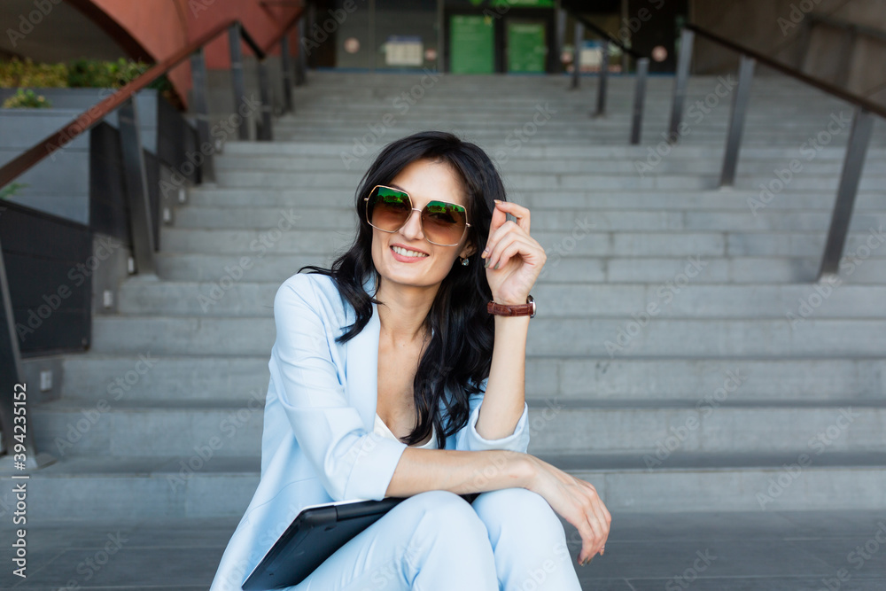 beautiful business woman work online beautiful business woman work online