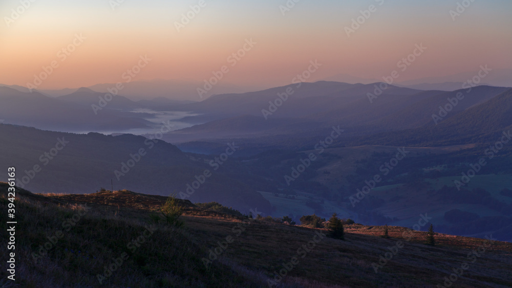 Fototapeta premium W górach przed świtem, Bieszczady, Polska