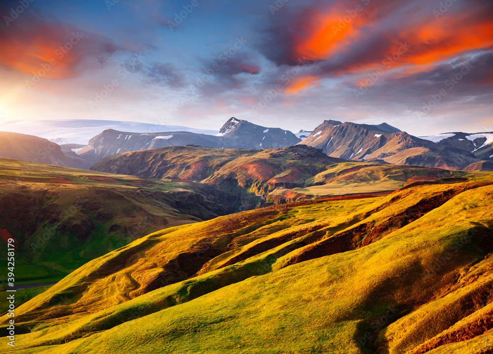 Obraz premium Splendid icelandic landscape with colorful volcanic mountains in Valley national park Landmannalaugar, Iceland, Europe.