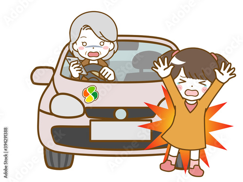 運転中によそ見して女児にぶつかる老年女性