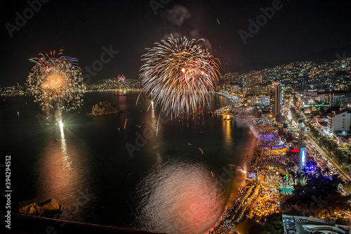 Acapulco pirotecnia fin de año, fuegos artificiales photo