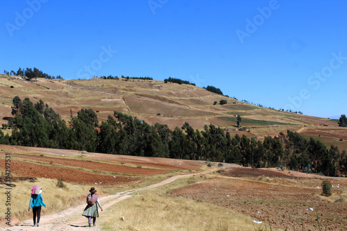 Quechua women on the road