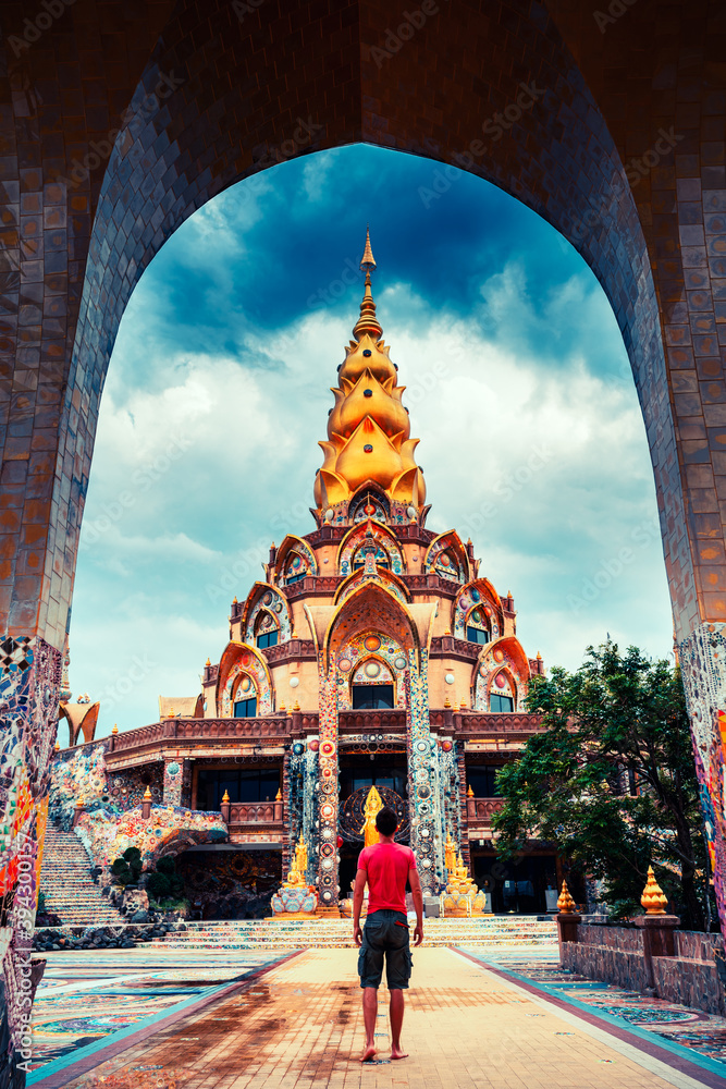 Fototapeta premium Active lifestyle people travel in Thailand and explore amazing Thailand temple. Asian culture, religion and travel destination in Asia