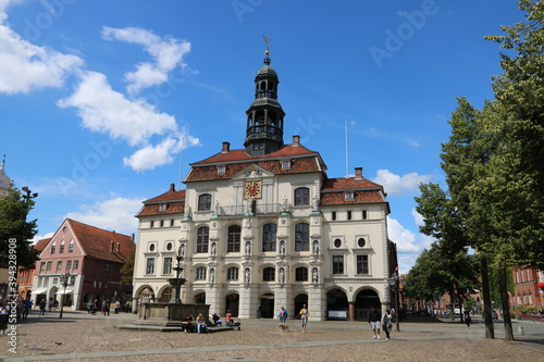 Das Rathaus von Lüneburg im Sommer